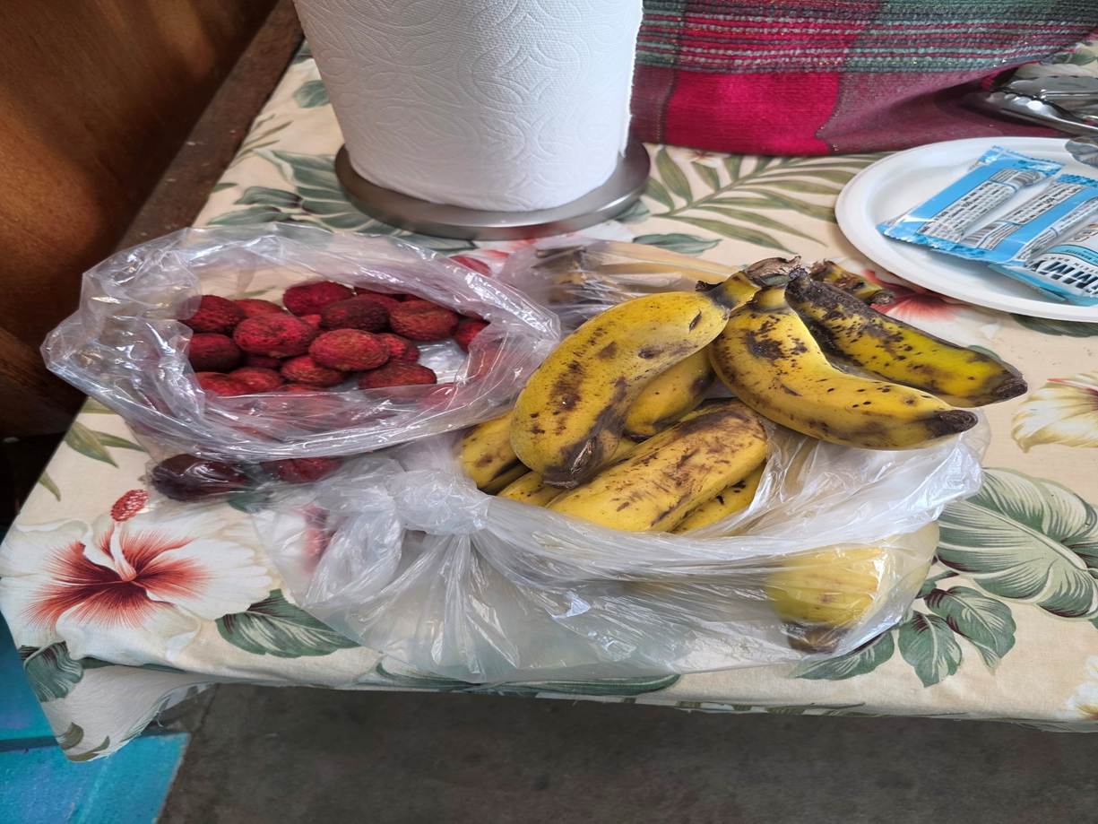 A bag of bananas and raspberries on a table

AI-generated content may be incorrect.