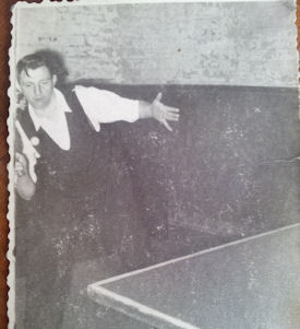Ken plays a singles game in his early twenties (Ken Leighton) 